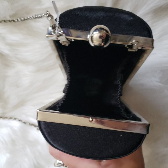 M. Fredric Clamshell bag with tassel - Picture 2 of 2